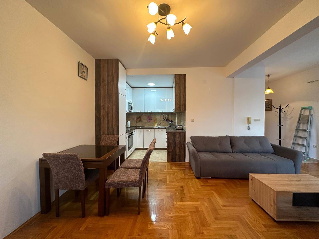 Izdajem stan sa 1 spavaćom sobom u Budvi, oblast Tehnomaks