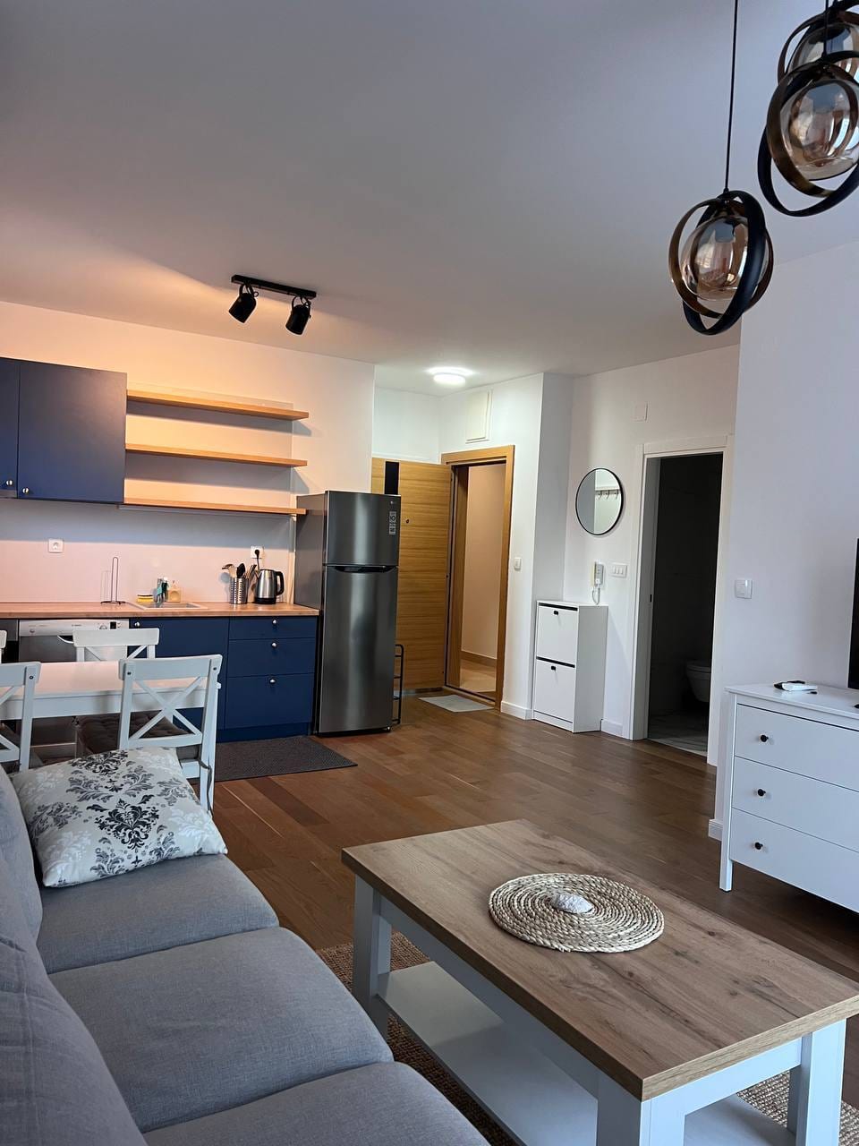 2 bedroom apartment for rent for an annual rent in the center of Budva