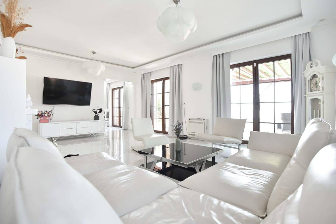 Villa with 3 bedrooms for rent in Blizikući