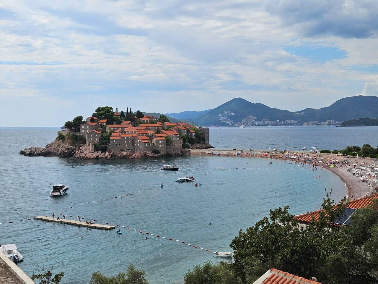 Apartment for sale near Sveti Stefan, only 35 meters from the sea!