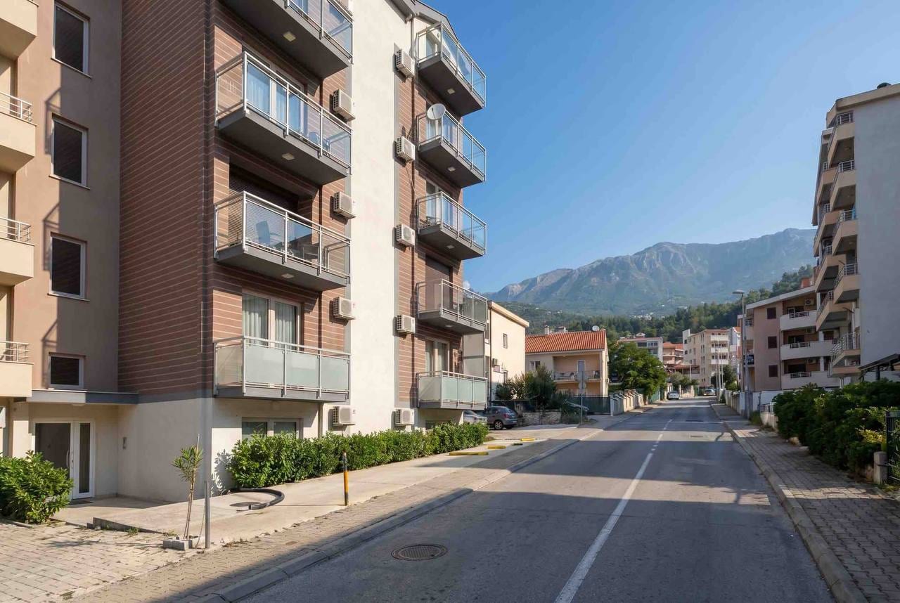 ID 2053 For sale: 1-bedroom apartment in Budva, HDL