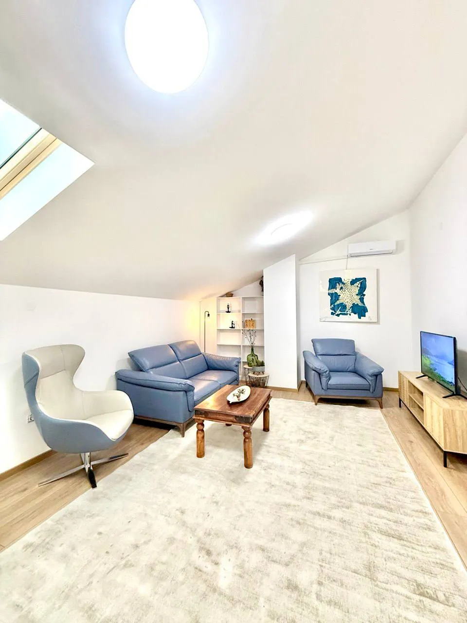 ID 2078 Apartment for rent with 2 bedrooms in Budva, Monrus building