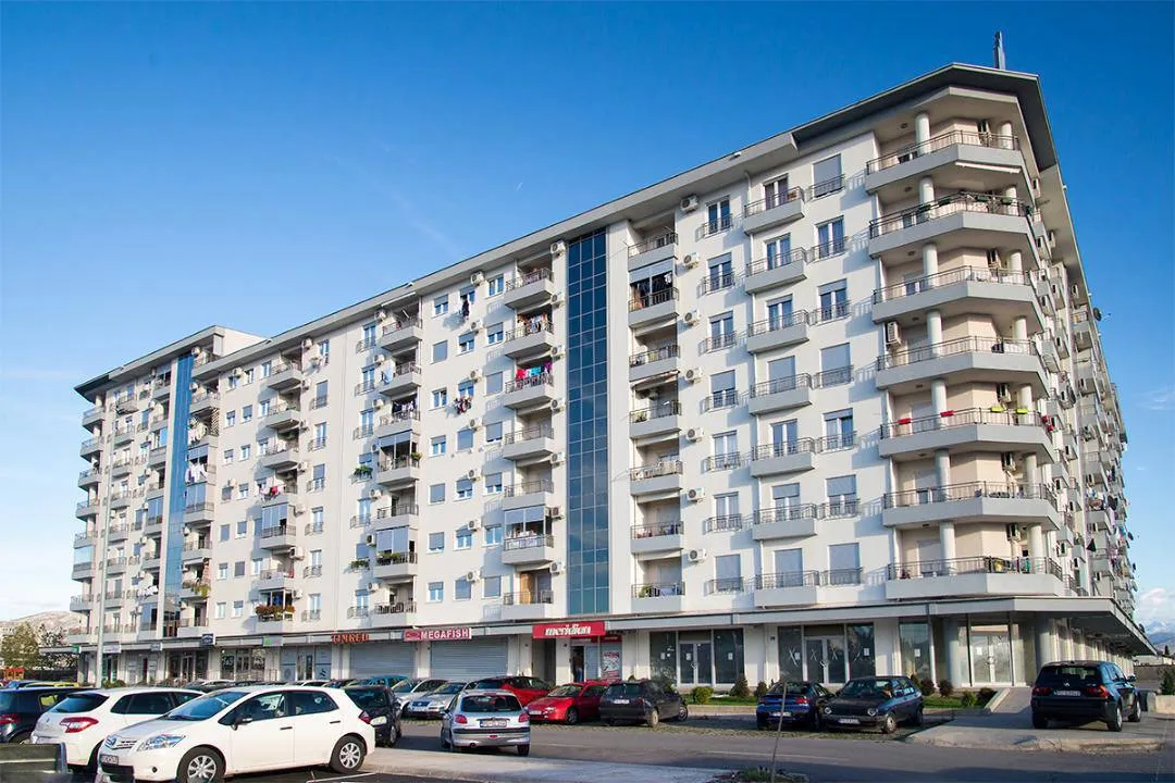 ANNUAL RENT•1 BEDROOM APARTMENT
