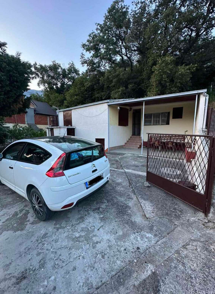 House For Sale, Sutomore