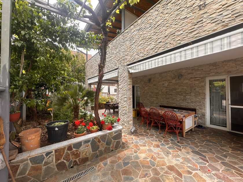 House for Sale, Bar — €280,000