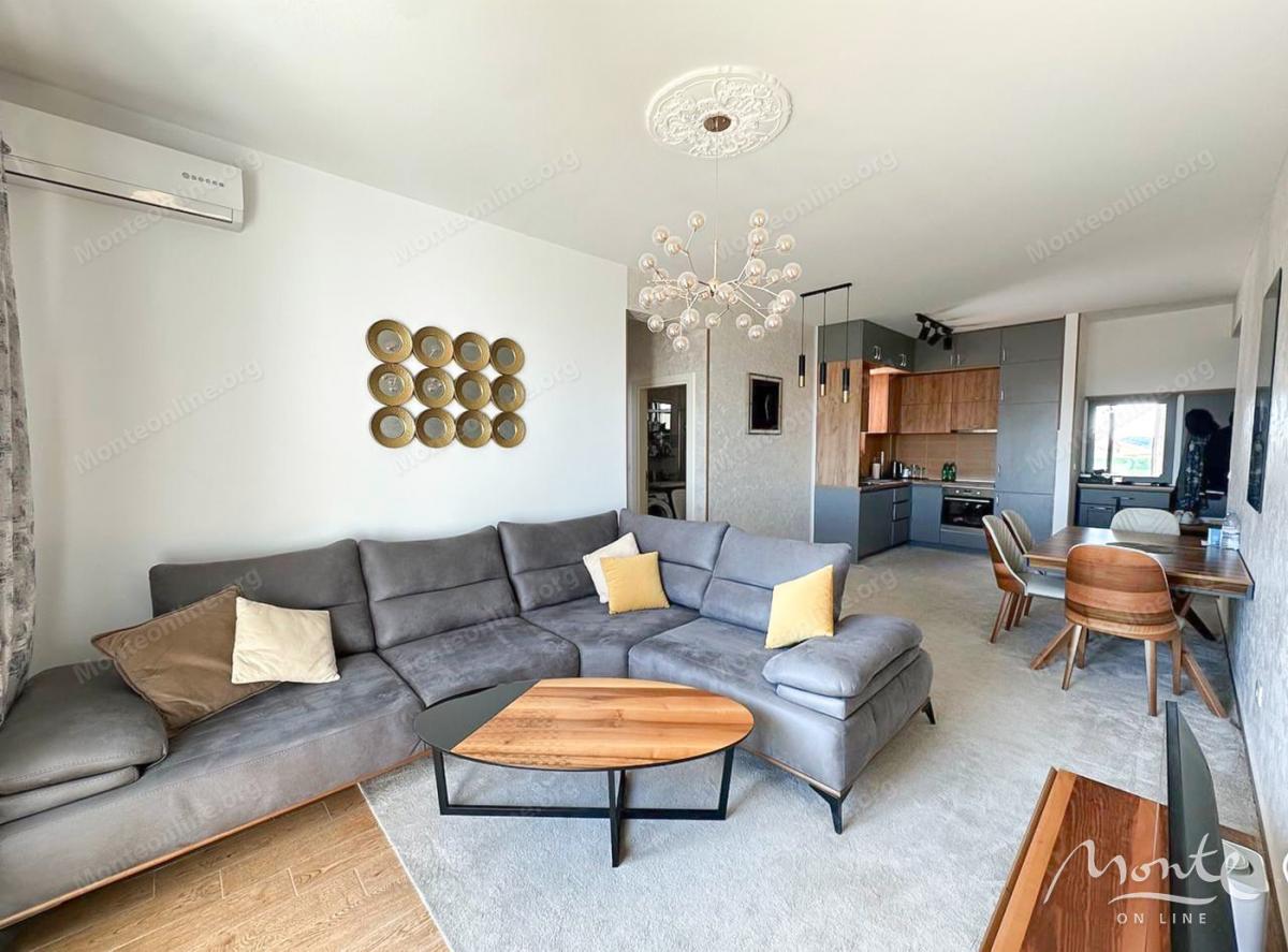 Svijetao dvosoban stan s panoramskim pogledom na more u Bečićima