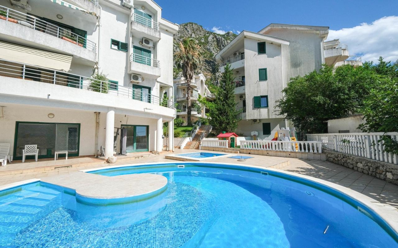Apartment in Risan, 130 m²