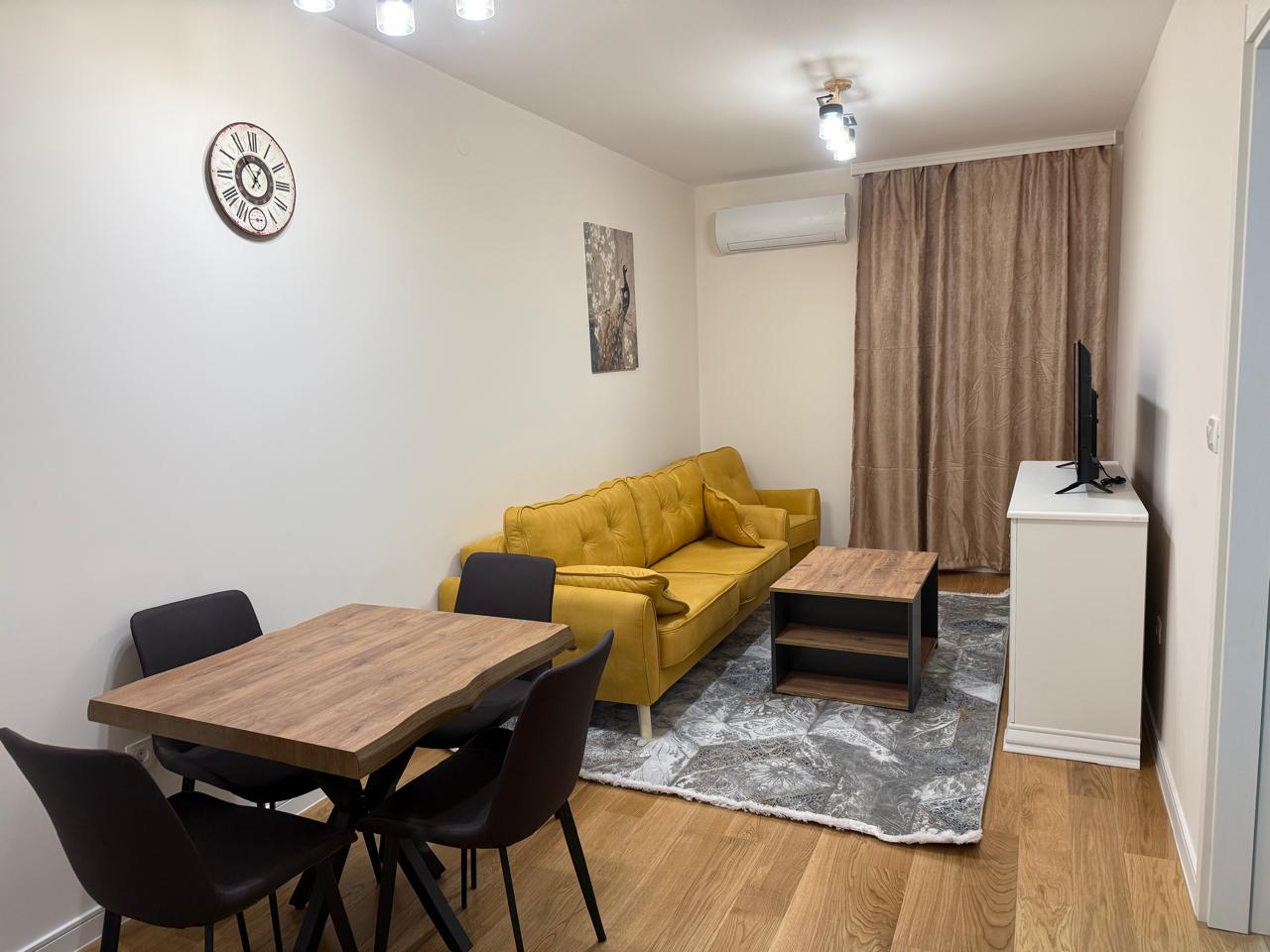 Jednosoban stan, 42m2, Central Point, Izdavanje