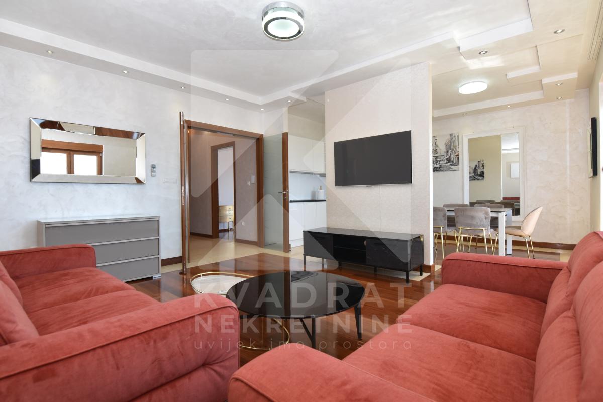 Izdavanje, Četvorosoban stan, Podgorica, Centar, 140m2