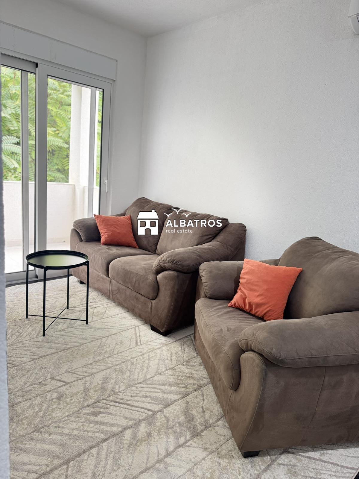 Apartment For Rent, Bar