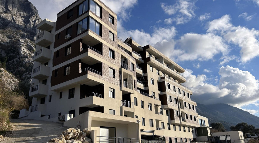 Spacious apartment in a new building with parking, Dobrota