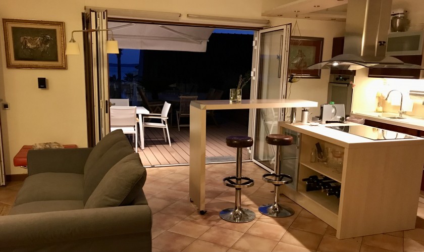 Prodajem Stan-Apartman sa terasom i dvoristem, Savina