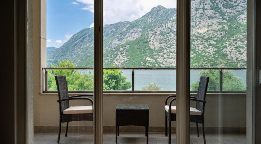 Studio apartment 40 meters from the sea with excellent rental potential, Risan