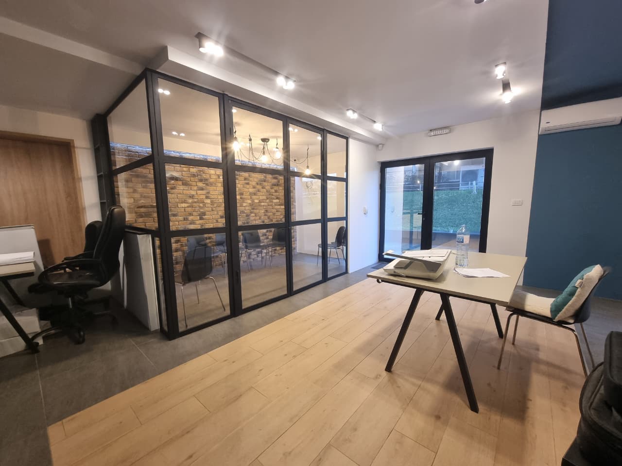 Iznajmljujem Poslovni Prostor 43m2, Momišići