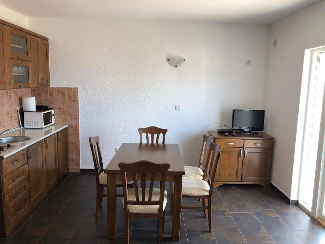 Prodajem Stan-Apartman, Utjeha