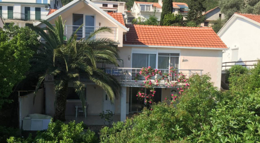 House on the second line with beautiful sea views, Krašići