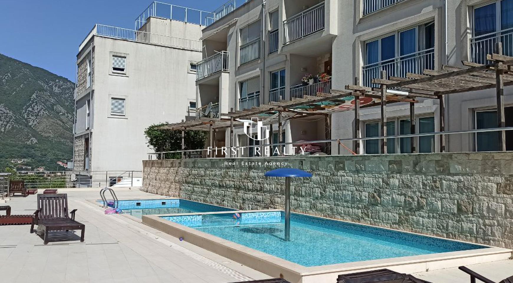 Apartment with two bedrooms in a complex with a swimming pool