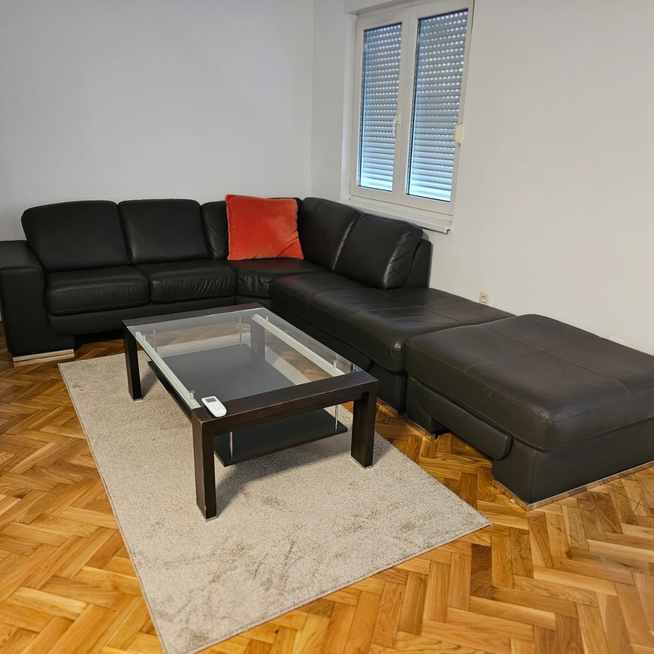One-Bedroom Apartment for Rent, Blok 6
