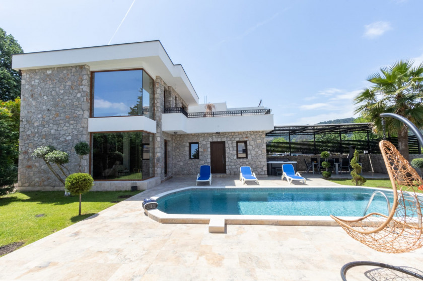House for Rent, Bar — €1,500