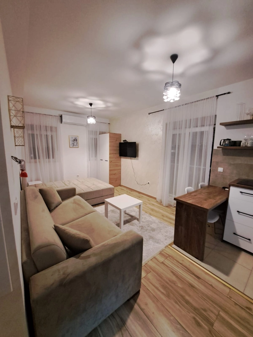 Iznajmljujem Stan-Apartman, Rozino