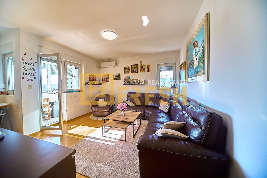 Trosoban stan, 78m2, Stari Aerodrom, Prodaja