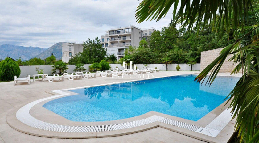 Stylish apartment in a new complex, Dobrota