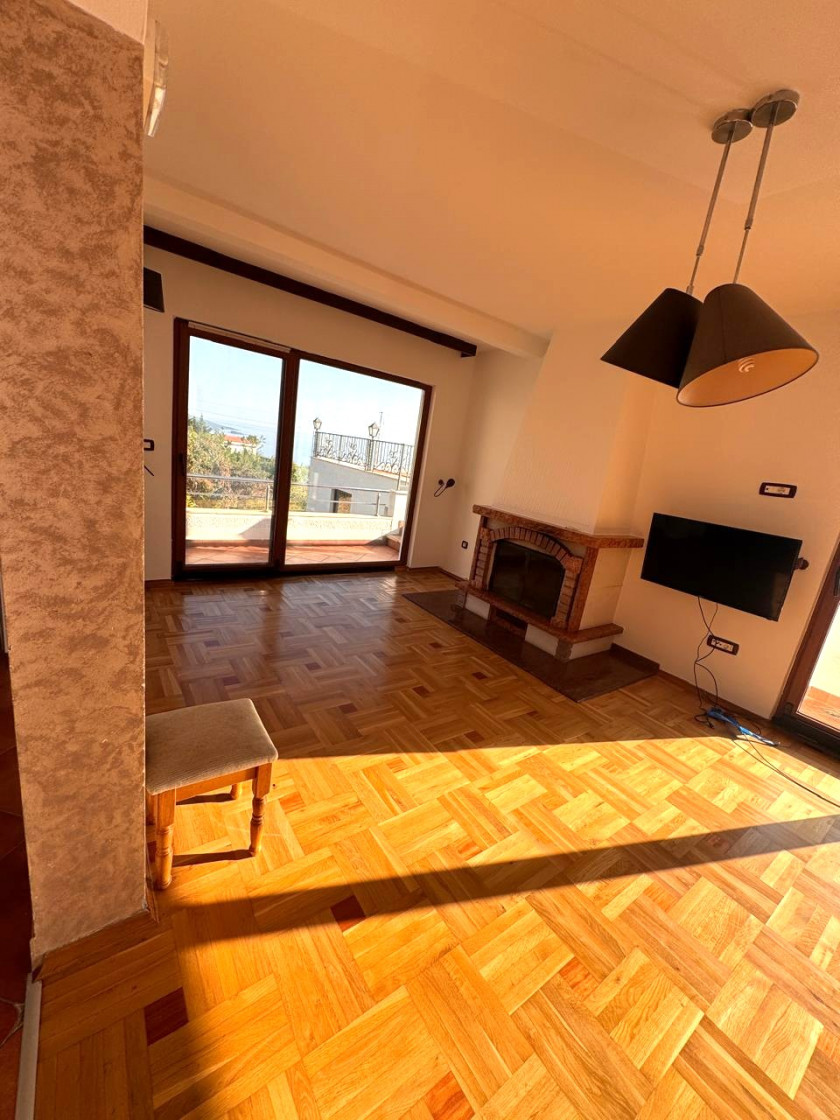 Iznajmljujem Kuću Sa Pogledom Na More, Dobre Vode