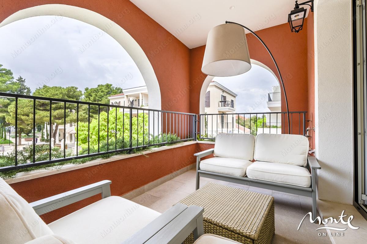 Prostran apartman sa jednom spavaćom sobom u elitnom kompleksu Centrale, Luštica Bay