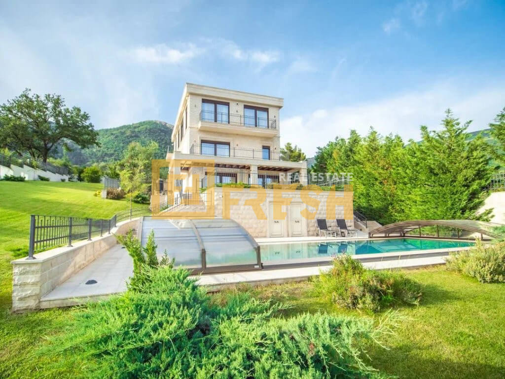 Vila, 750m2, na placu 3192m2, Tivat, Prodaja