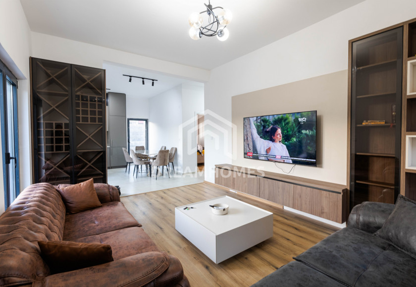 PRODAJE SE – Trosoban stan sa dvorištem, Zabjelo – Ulica Dušana Milutinovića, Po