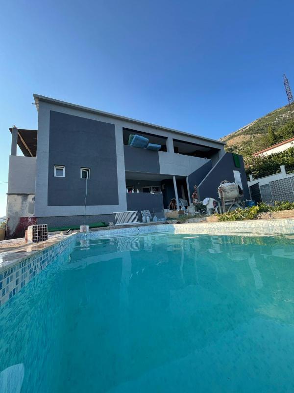 Дом в Sutomore, 220 m²