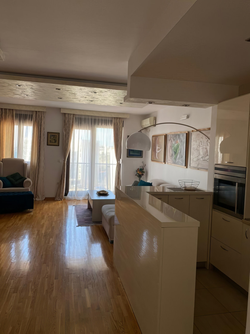 3-BR Modern Apartment