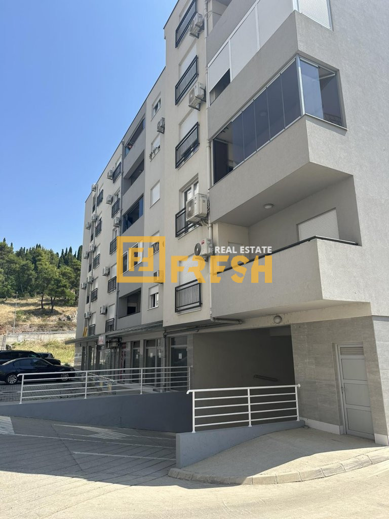 Poslovni prostor, 90m2, Zabjelo, Izdavanje