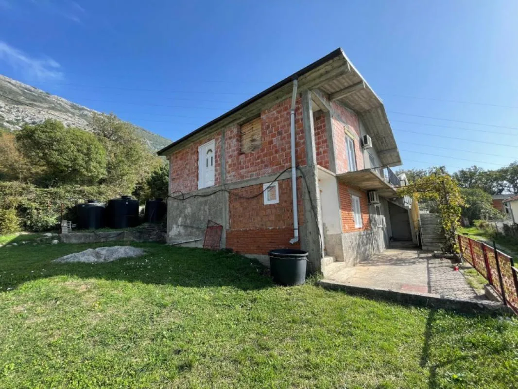 House in Sutomore, 195 m²