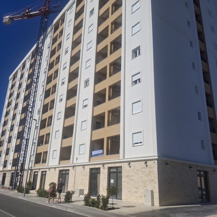 Apartment For Sale, Bar