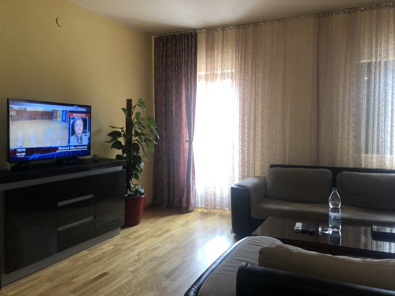 Iznajmljujem Kuću, Stari Aerodrom