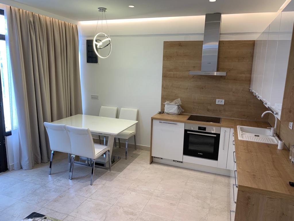 Prodajem Poslovni Prostor, Budva