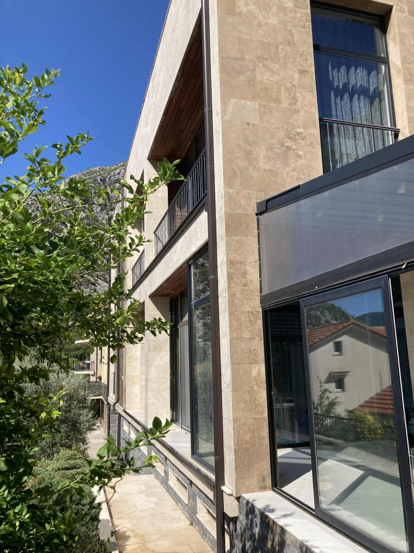 House For Sale, Orahovac