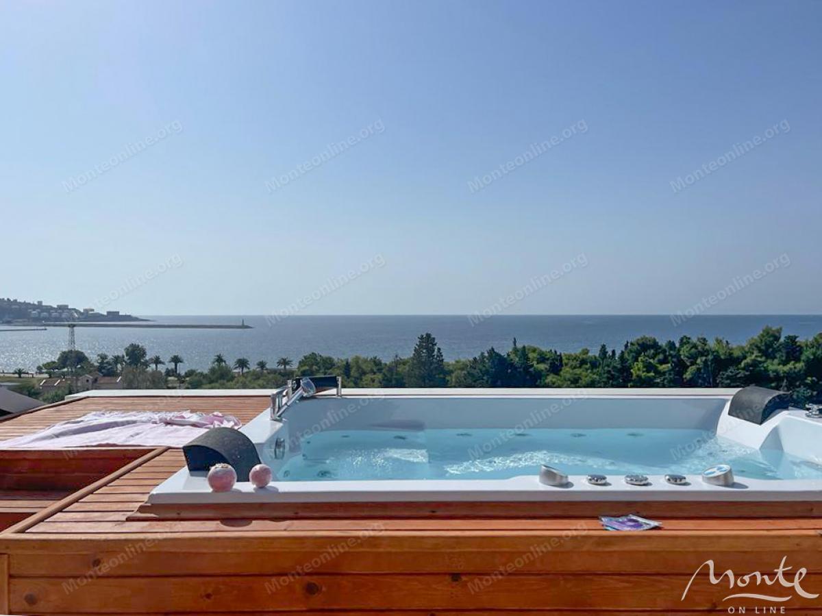 Luksuzni apartman s pogledom na more – 144 m² udobnosti i vrhunskih sadržaja