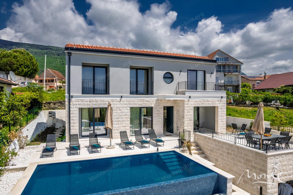 Potpuno nova vila sa bazenom u predgrađu Tivta