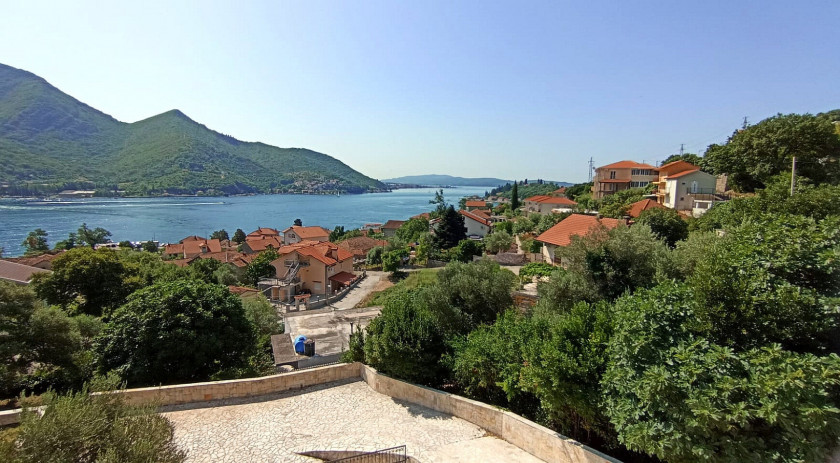 House on a large plot with stunning views, Kamenari