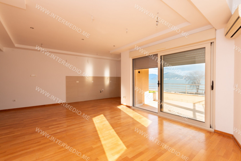 Two-Bedroom Seafront Apartment, 132m², Igalo, Herceg Novi