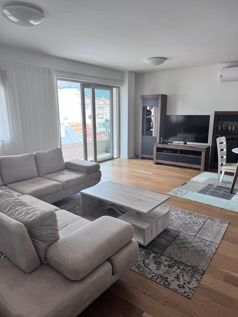 Prodajem Stan-Apartman, Centar