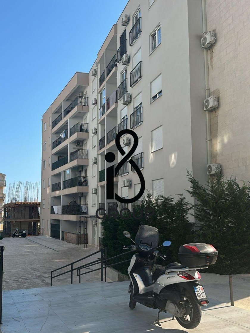 Iznajmljujem Stan-Apartman, Lazi