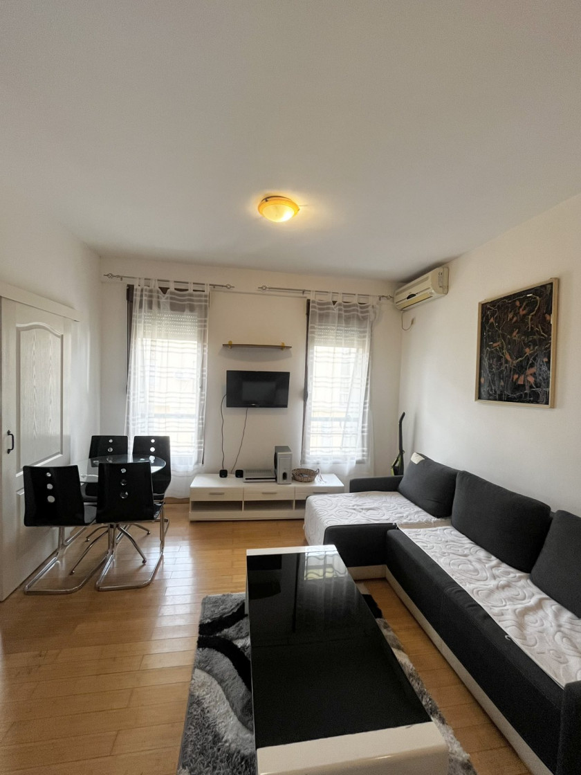 Izdavanje jednosoban stan 35m², Bulevar Serdara Jola Piletića, Podgorica