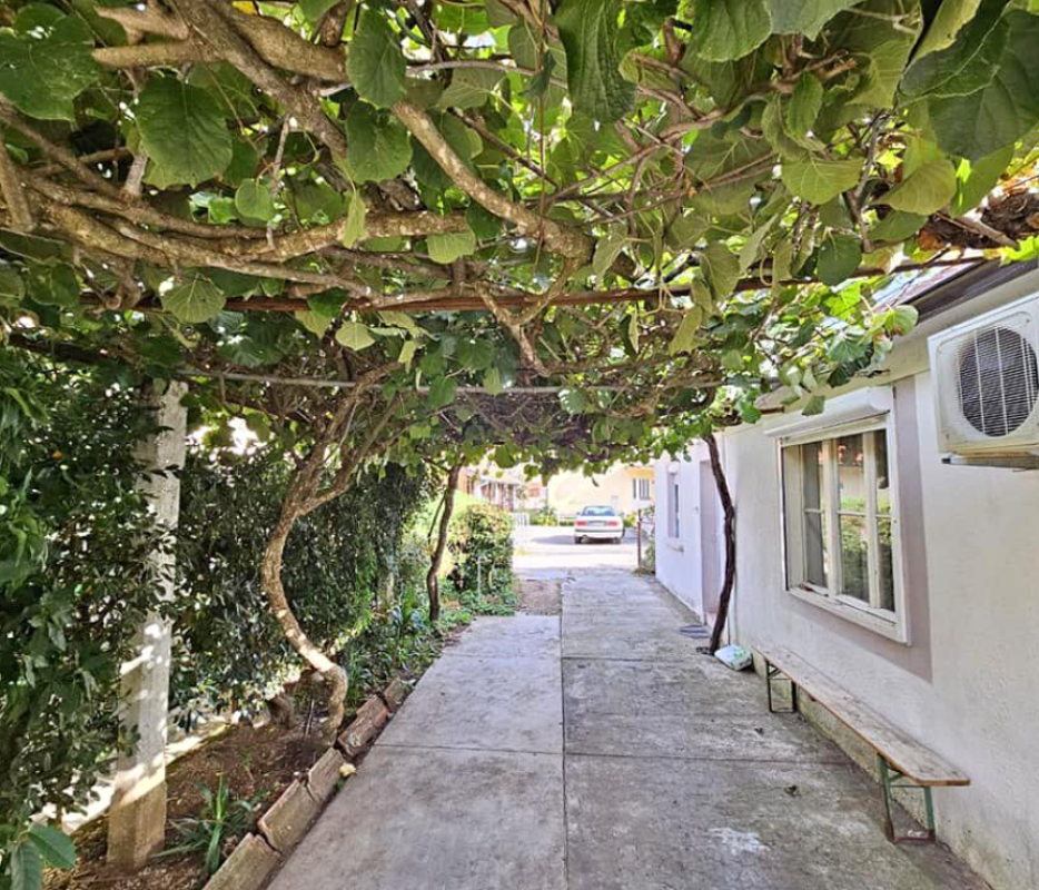 Дом в Zelenika, 90 m²