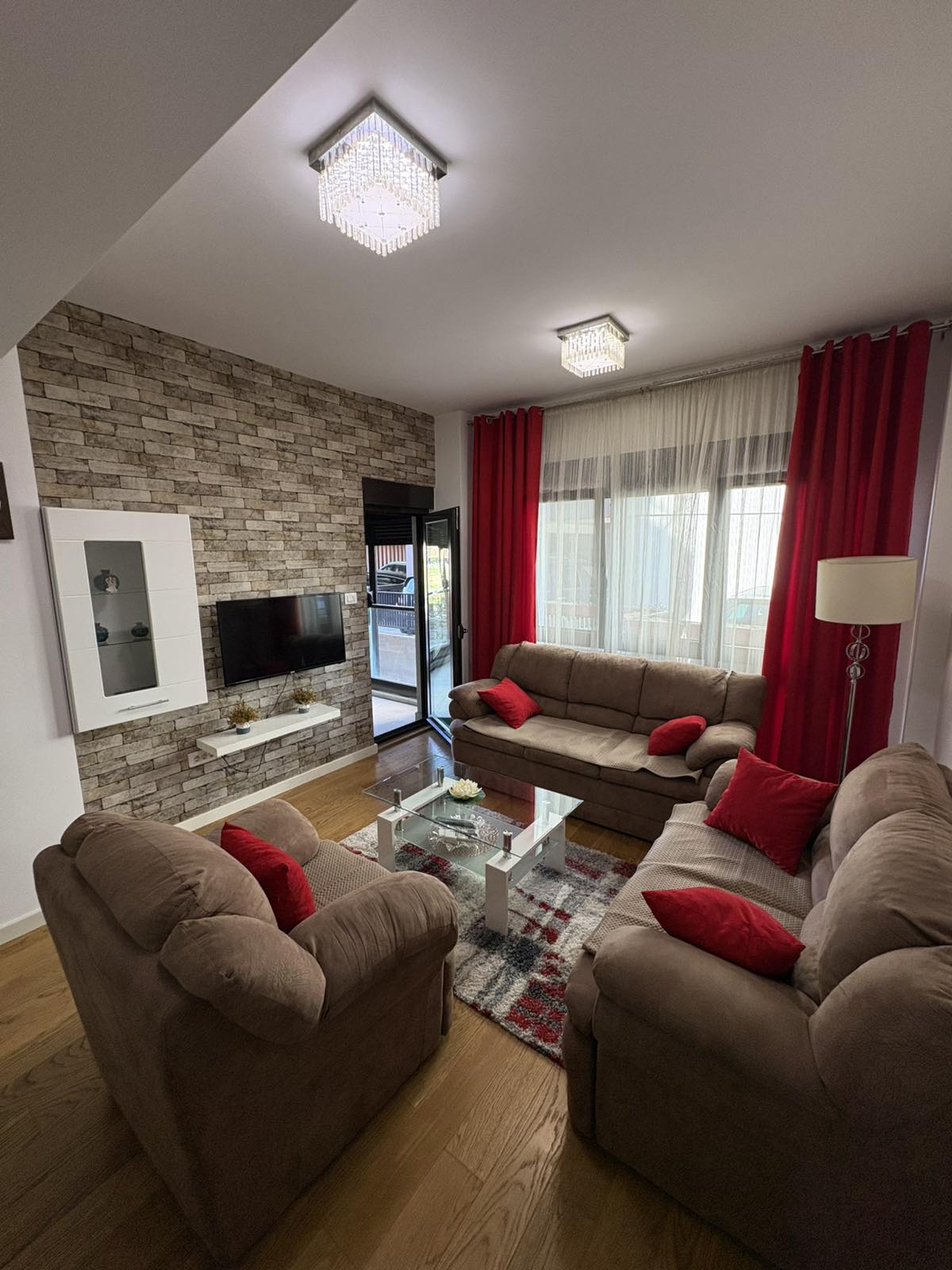 Iznajmljujem Stan-Apartman, Centar