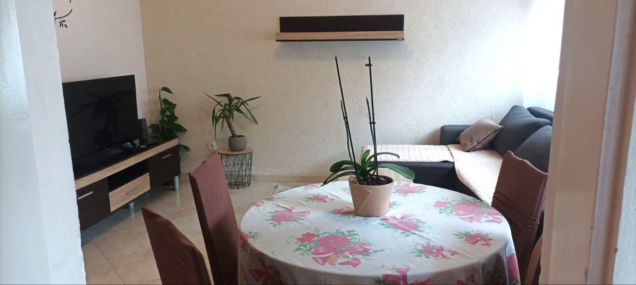 Iznajmljujem Stan-Apartman, Tivat