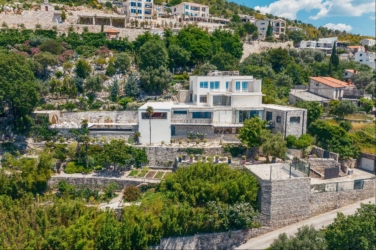 Exclusive modern villa with pool and panoramic sea views