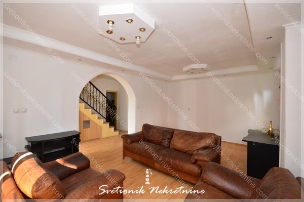 House For Sale, Sušćepan